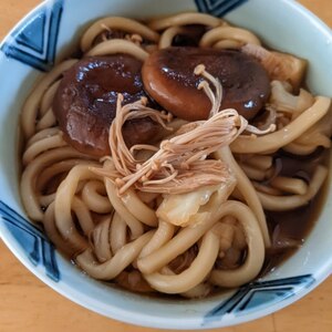 きのこの鍋焼きうどん